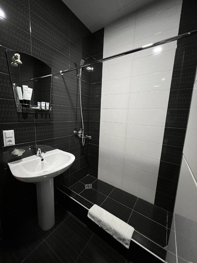 Granada Hotel And Restaurant Τυφλίδα Εξωτερικό φωτογραφία
